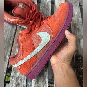 Nike Dunk Low SB 'Mystic Red'